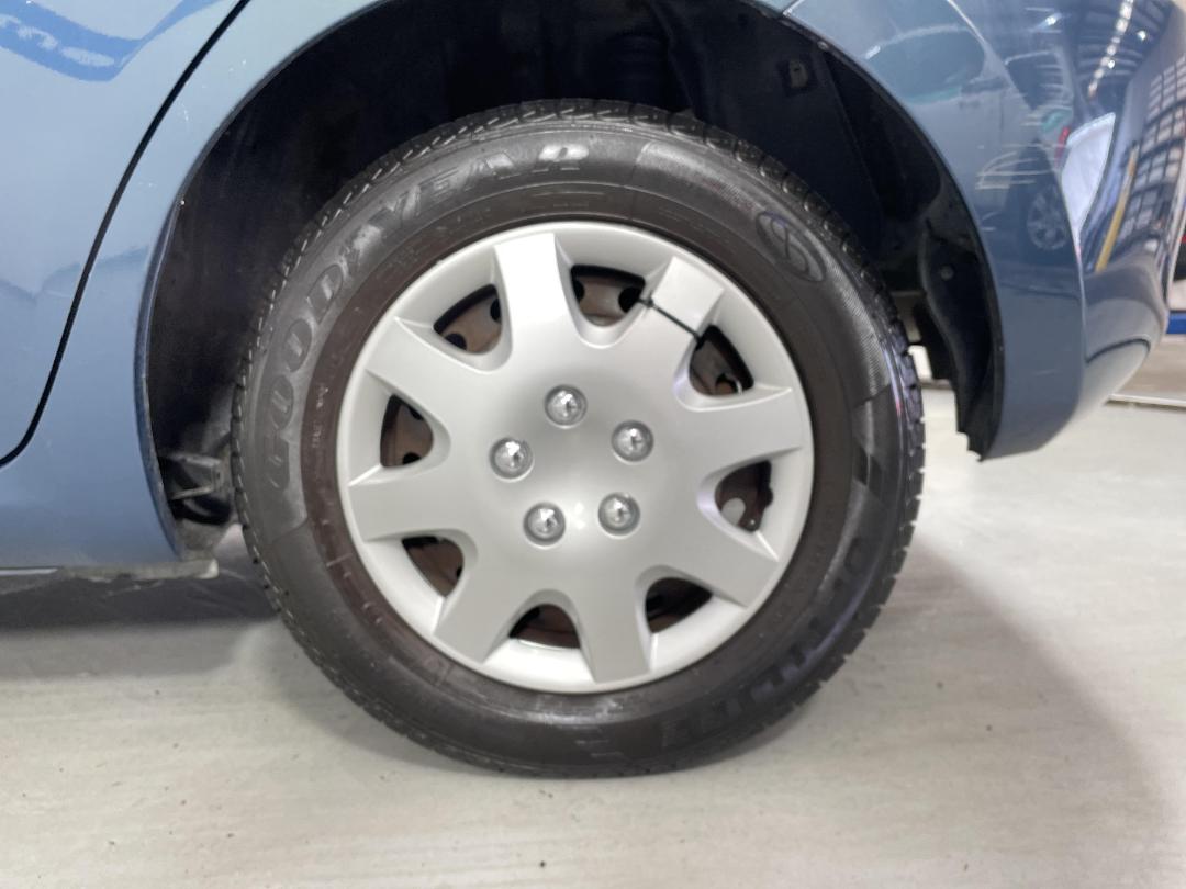 Photo '11' of Toyota Auris