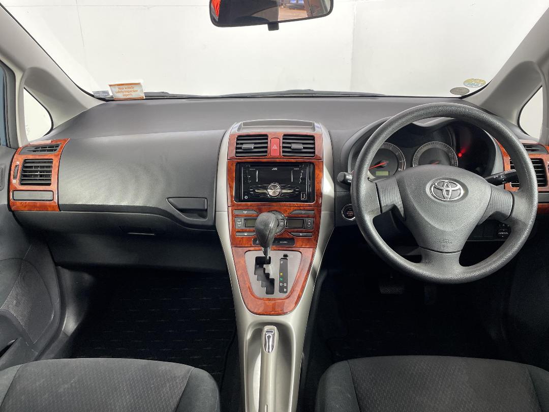 Photo '17' of Toyota Auris