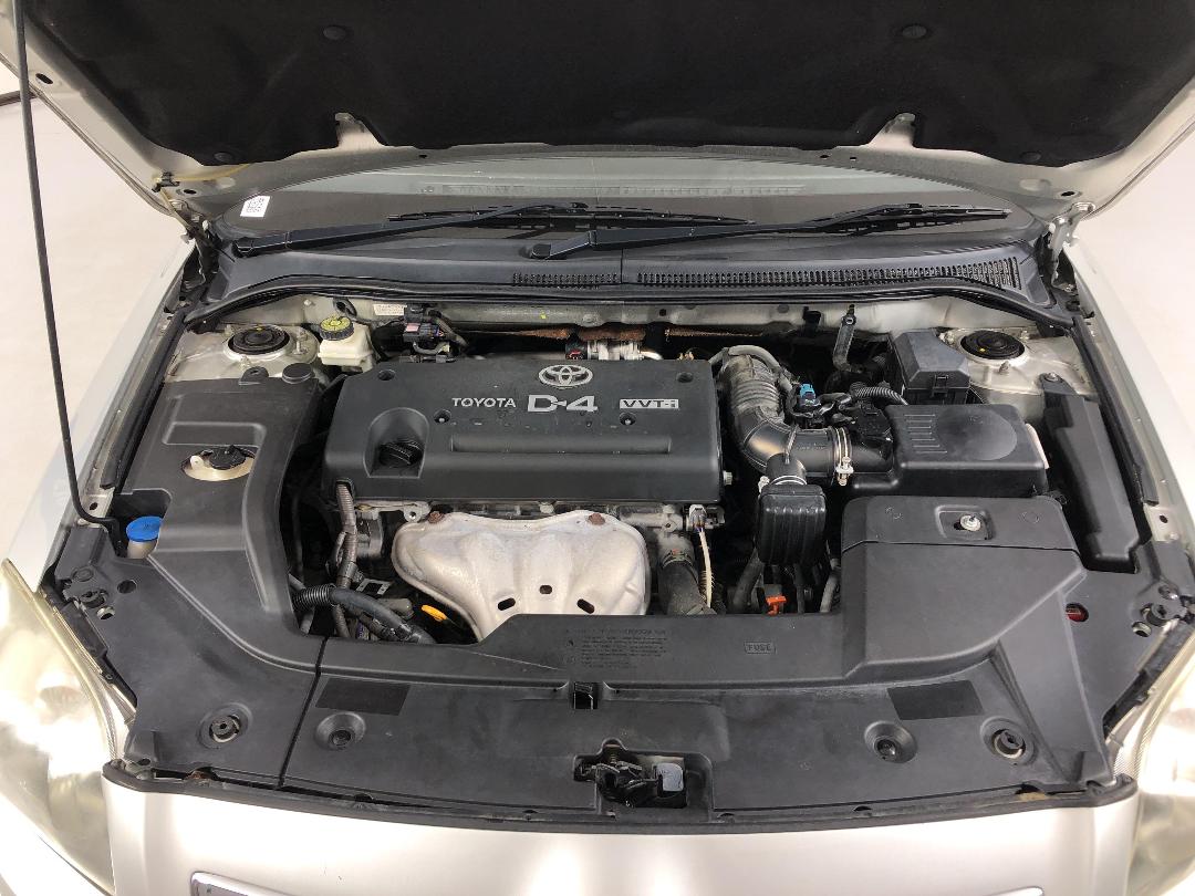 Photo '13' of Toyota Avensis