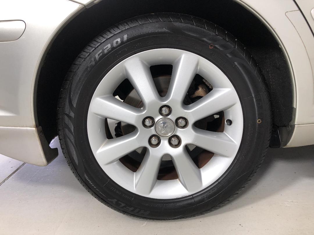 Photo '12' of Toyota Avensis