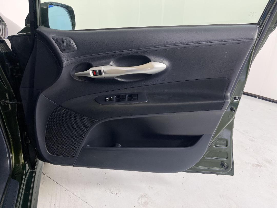 Photo '15' of Toyota Blade Photo '15' of Toyota Blade