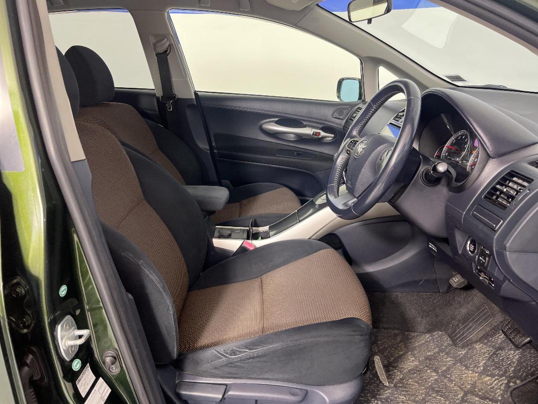 Photo '16' of Toyota Blade Photo '16' of Toyota Blade