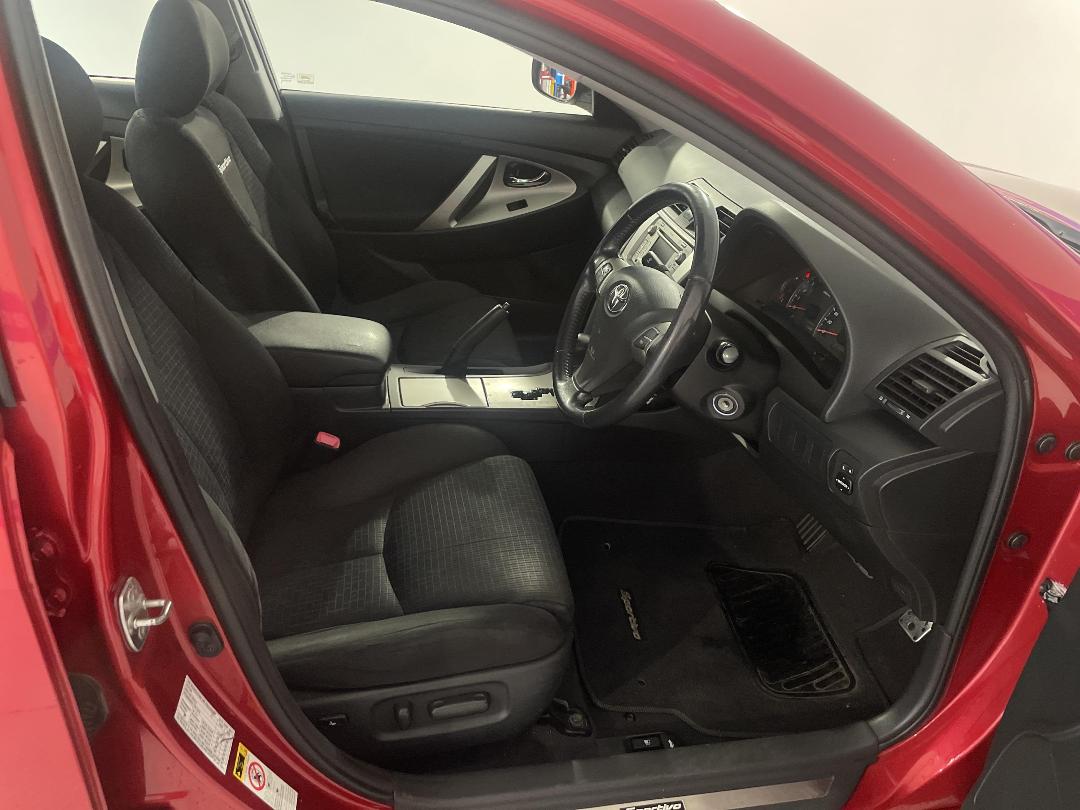 Photo '16' of Toyota Camry