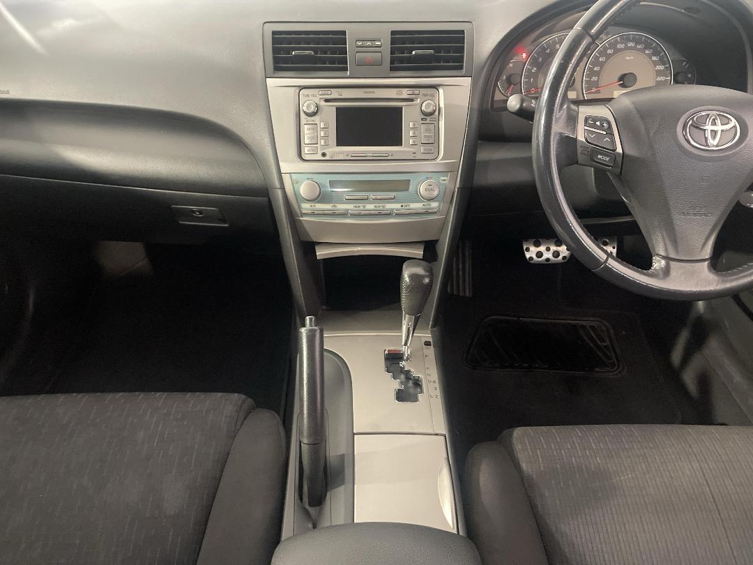 Photo '18' of Toyota Camry