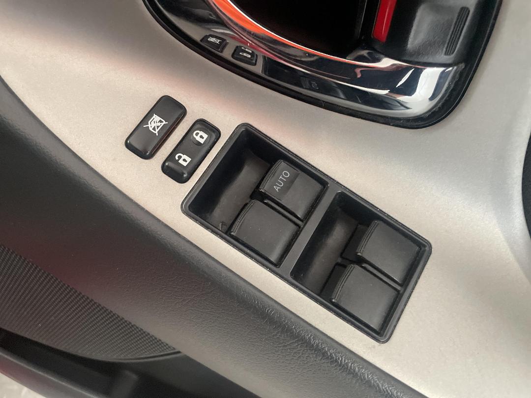 Photo '24' of Toyota Camry