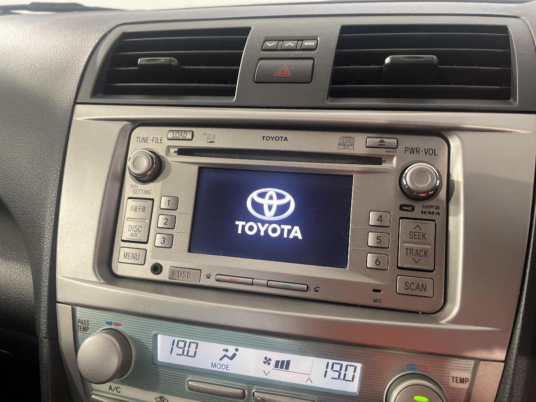 Photo '28' of Toyota Camry