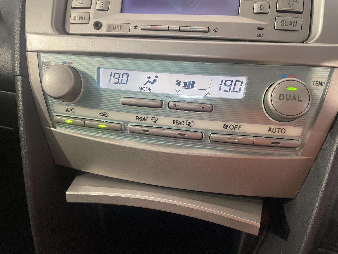 Photo '30' of Toyota Camry