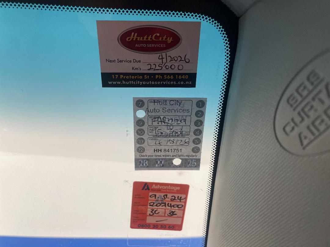 Photo '33' of Toyota Camry