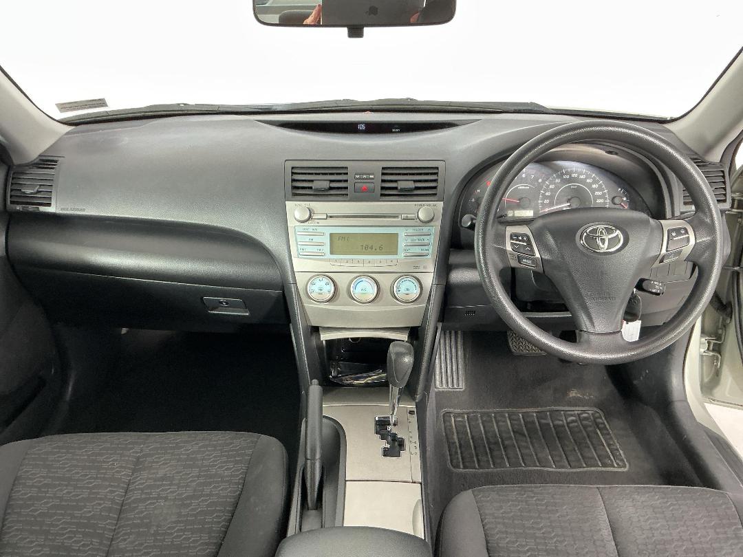 Photo '17' of Toyota Camry