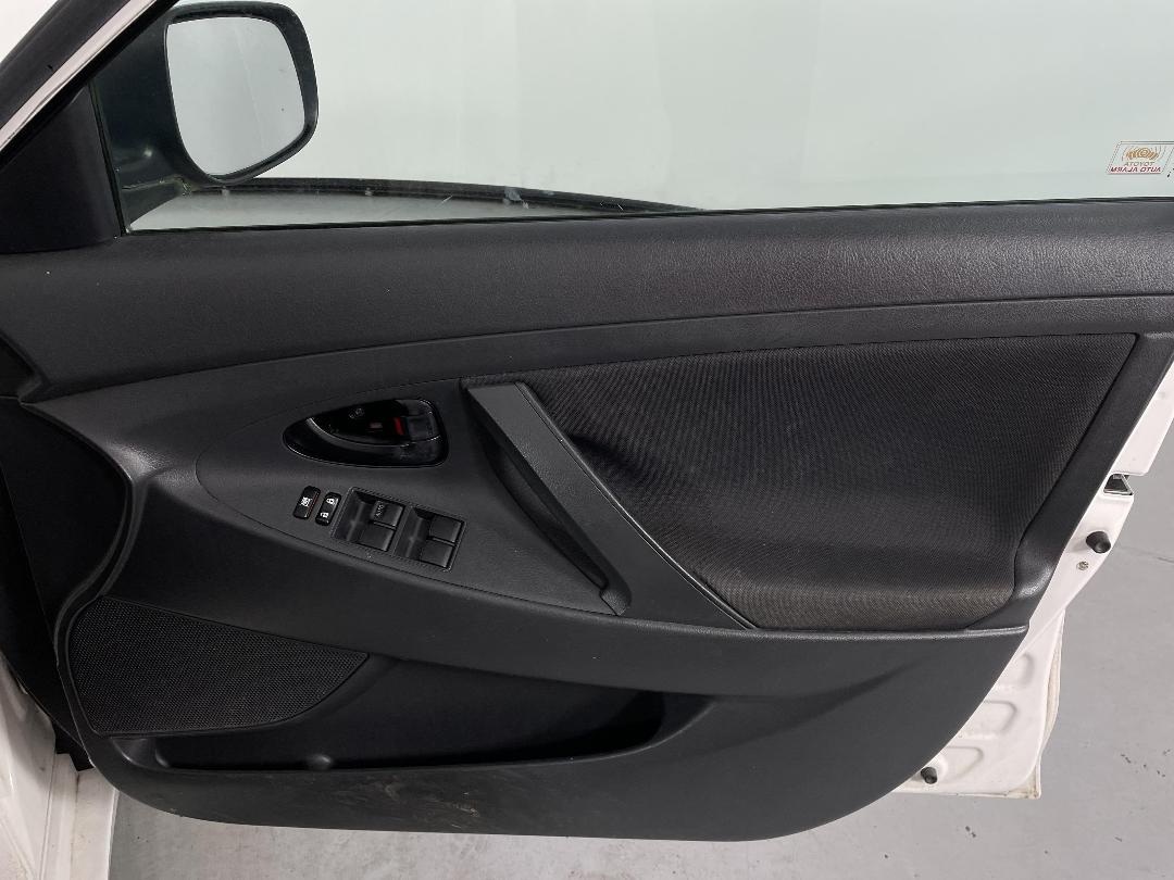 Photo '15' of Toyota Camry Photo '15' of Toyota Camry