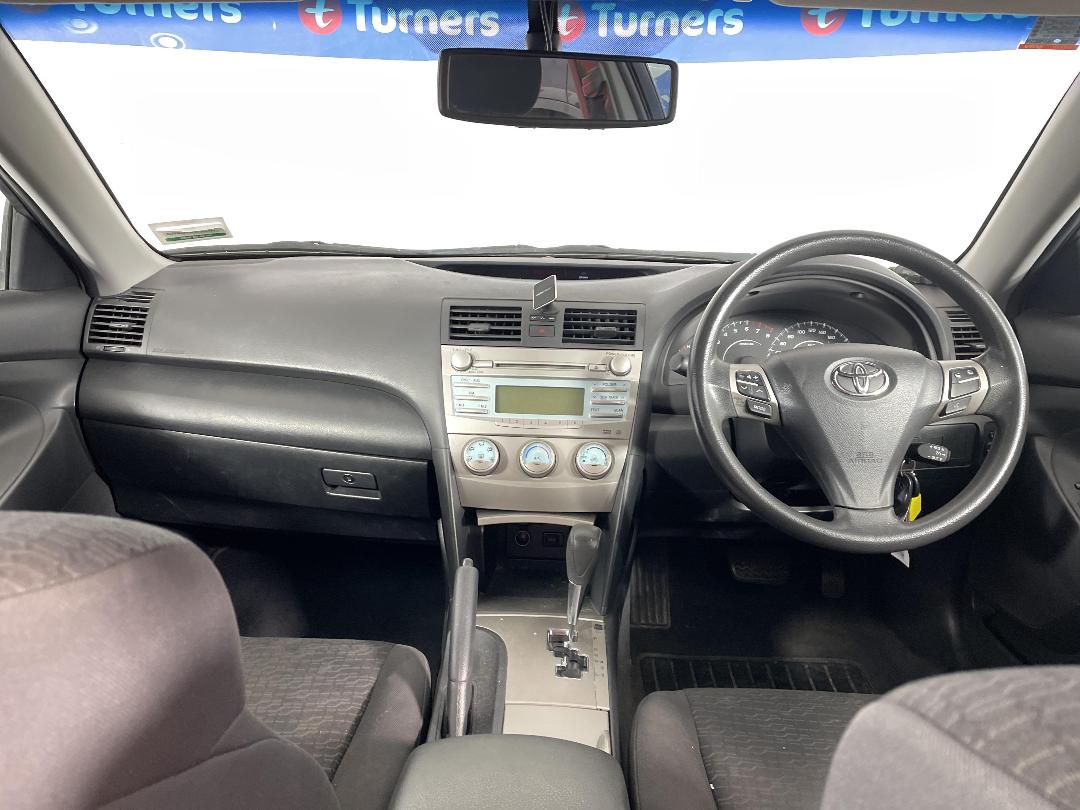 Photo '17' of Toyota Camry Photo '17' of Toyota Camry