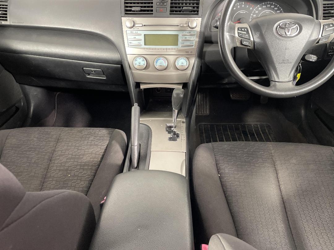 Photo '18' of Toyota Camry Photo '18' of Toyota Camry