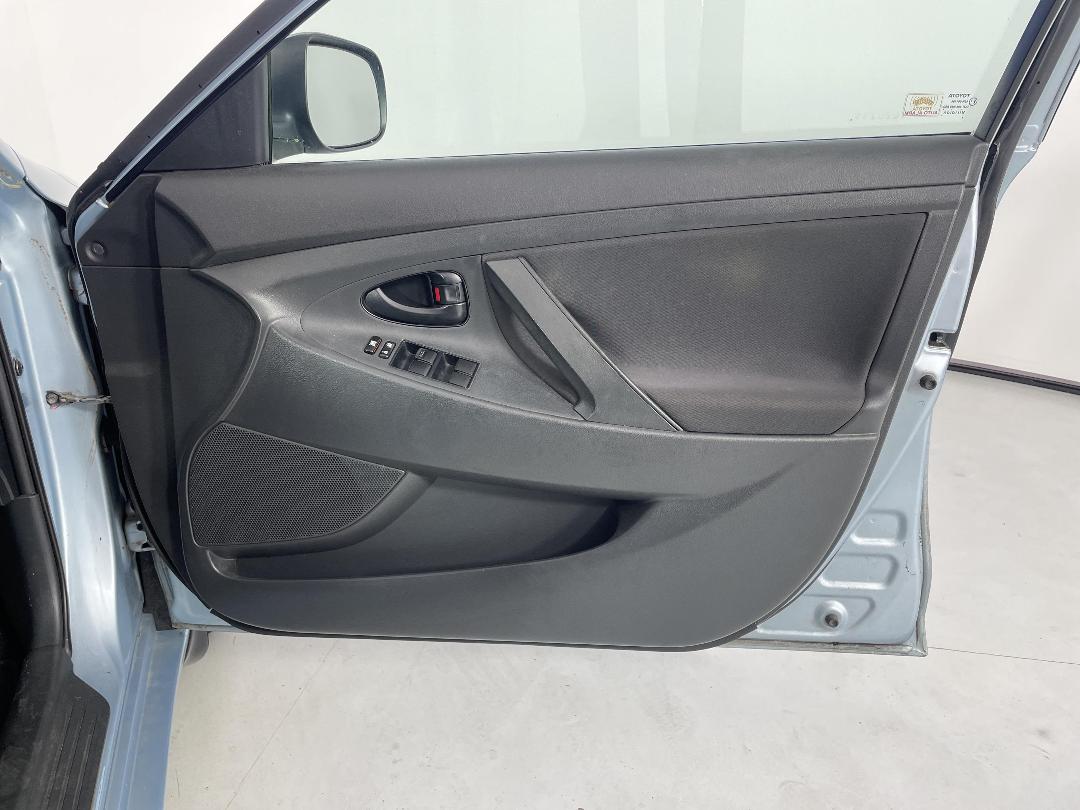 Photo '15' of Toyota Camry Photo '15' of Toyota Camry