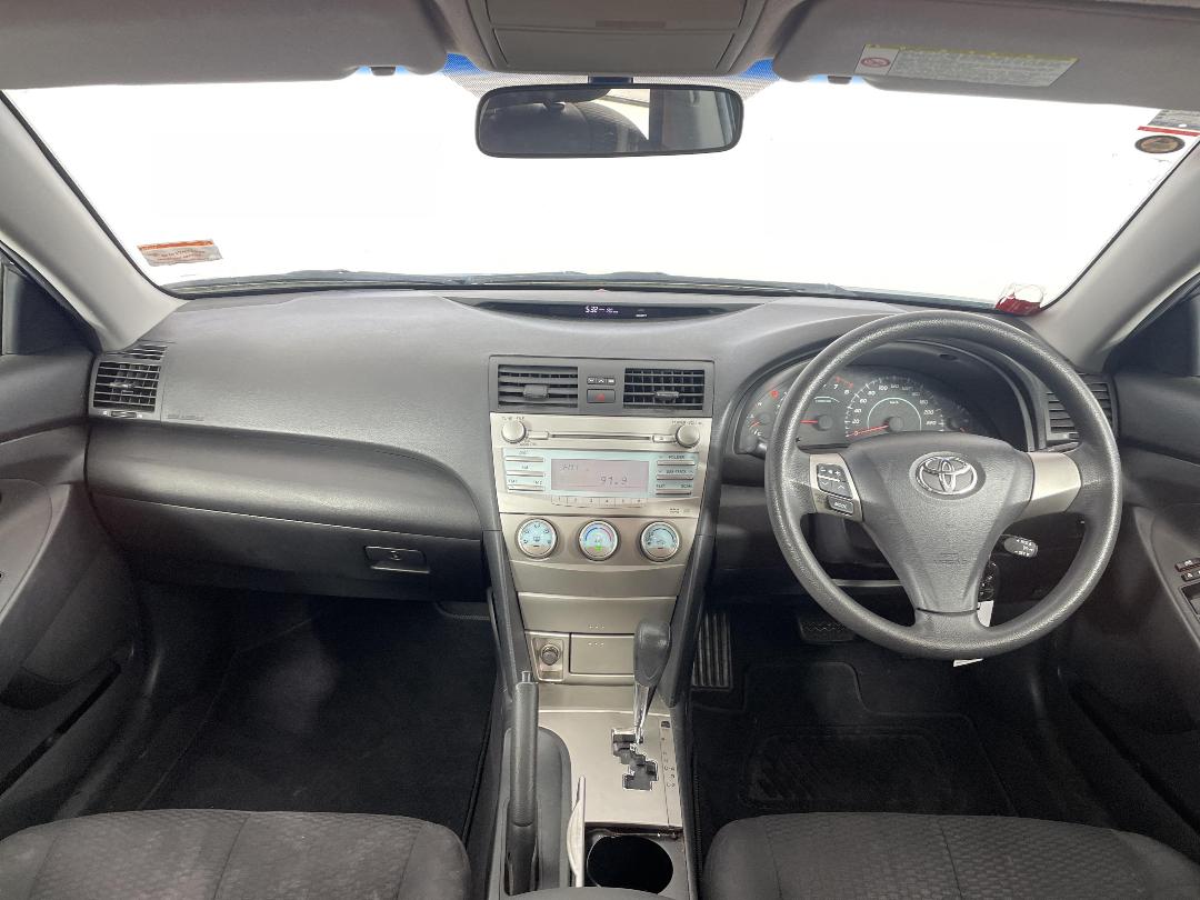 Photo '17' of Toyota Camry Photo '17' of Toyota Camry