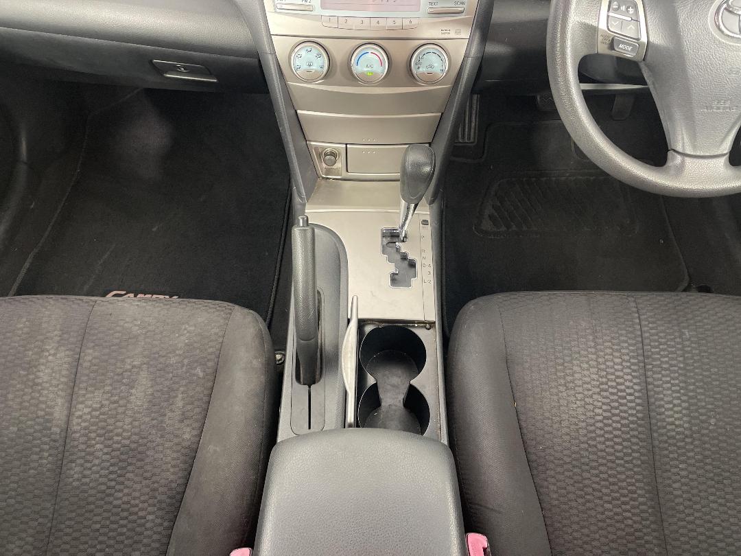 Photo '18' of Toyota Camry Photo '18' of Toyota Camry