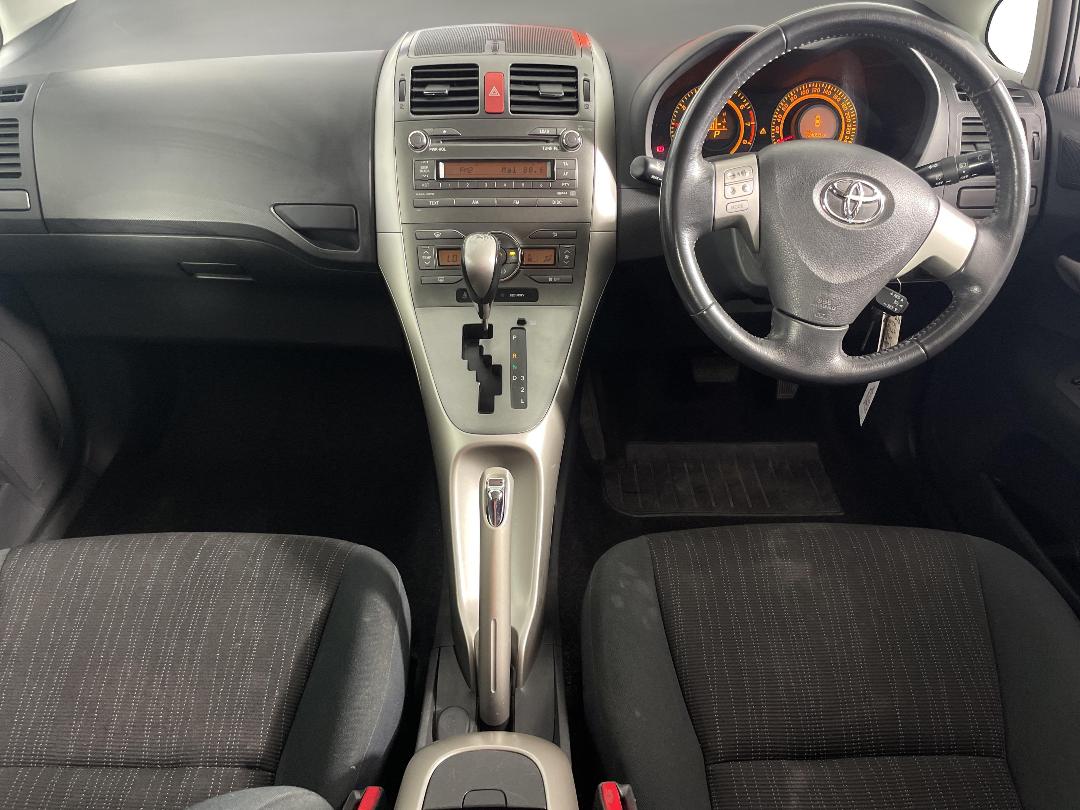 Photo '18' of Toyota Corolla