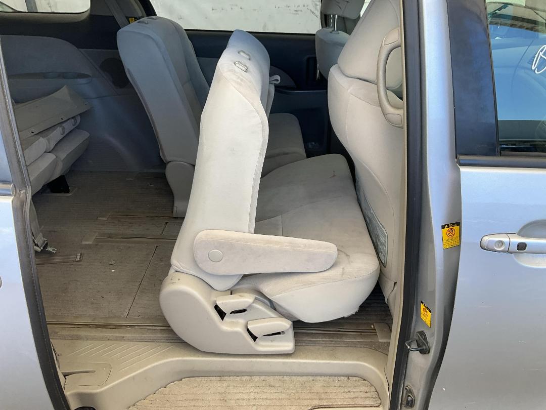 Photo '21' of Toyota Estima Photo '21' of Toyota Estima