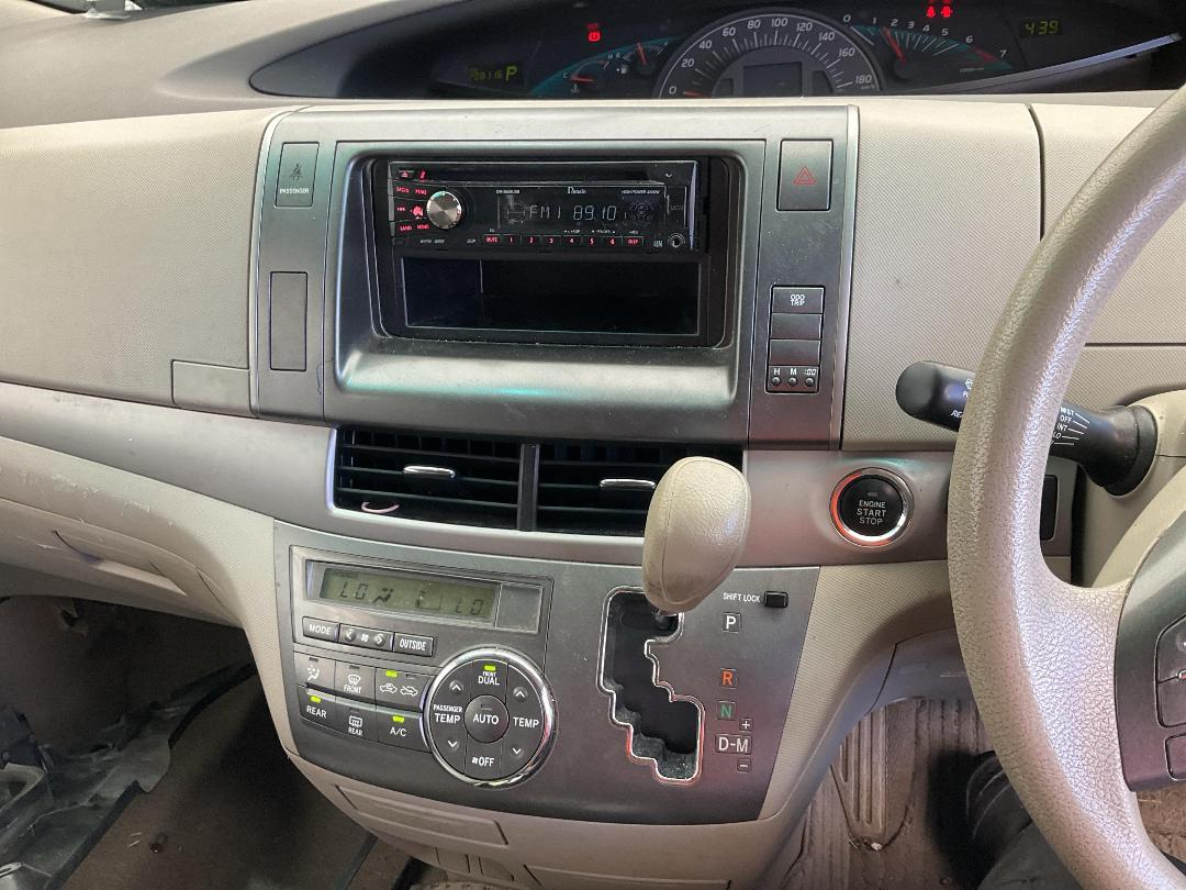 Photo '28' of Toyota Estima Photo '28' of Toyota Estima