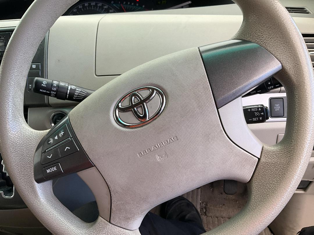 Photo '29' of Toyota Estima Photo '29' of Toyota Estima