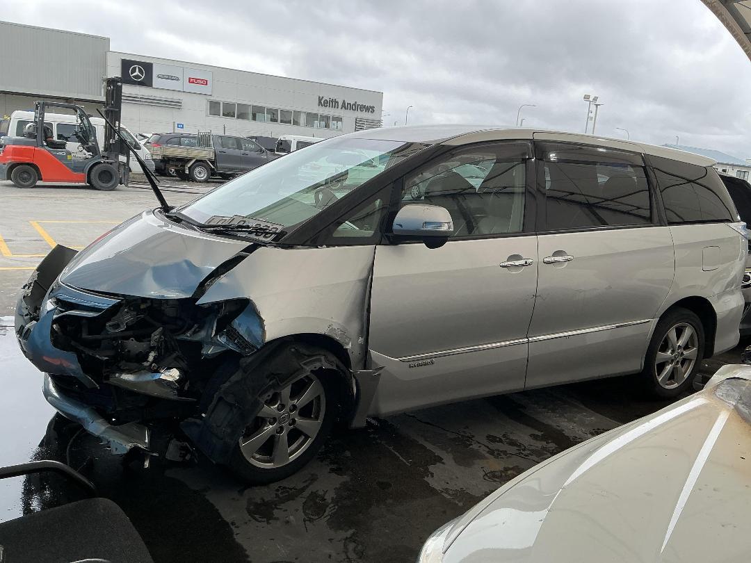 Photo '11' of Toyota Estima Hybrid Photo '11' of Toyota Estima Hybrid