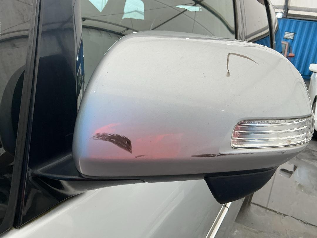 Photo '12' of Toyota Estima Hybrid Photo '12' of Toyota Estima Hybrid