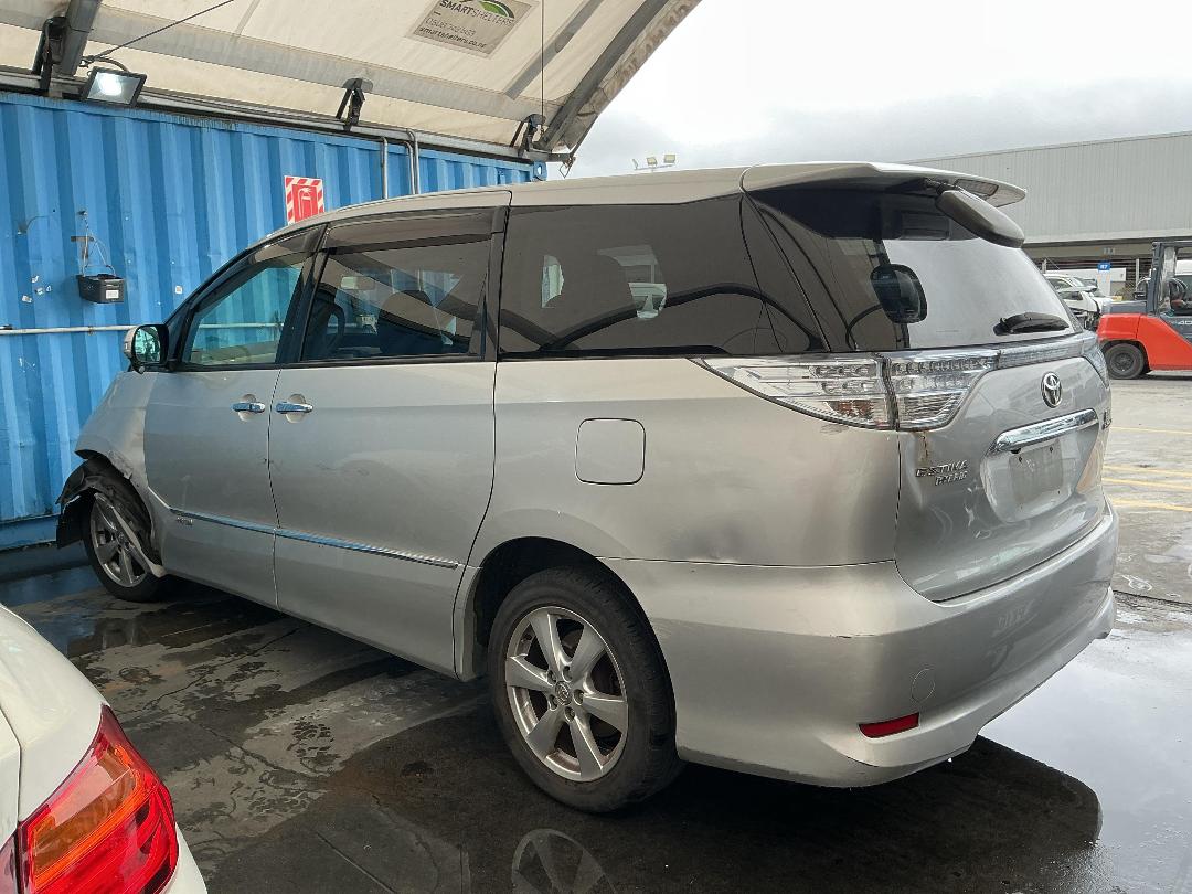 Photo '18' of Toyota Estima Hybrid Photo '18' of Toyota Estima Hybrid