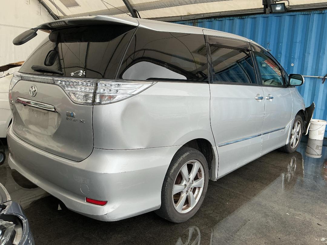 Photo '21' of Toyota Estima Hybrid Photo '21' of Toyota Estima Hybrid