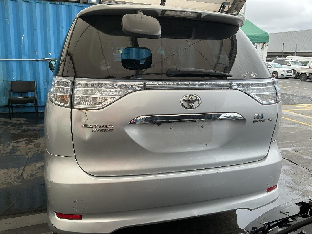 Photo '20' of Toyota Estima Hybrid Photo '20' of Toyota Estima Hybrid