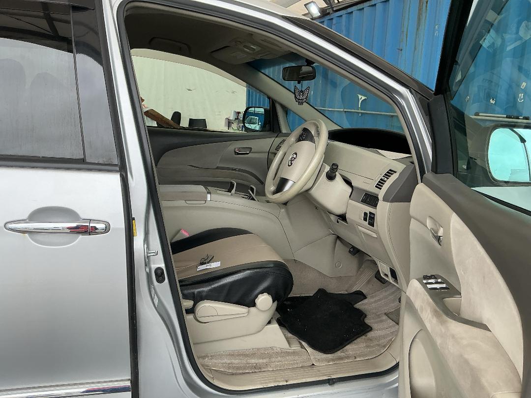 Photo '28' of Toyota Estima Hybrid Photo '28' of Toyota Estima Hybrid