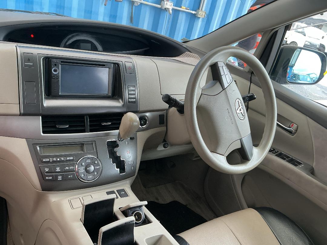 Photo '32' of Toyota Estima Hybrid Photo '32' of Toyota Estima Hybrid