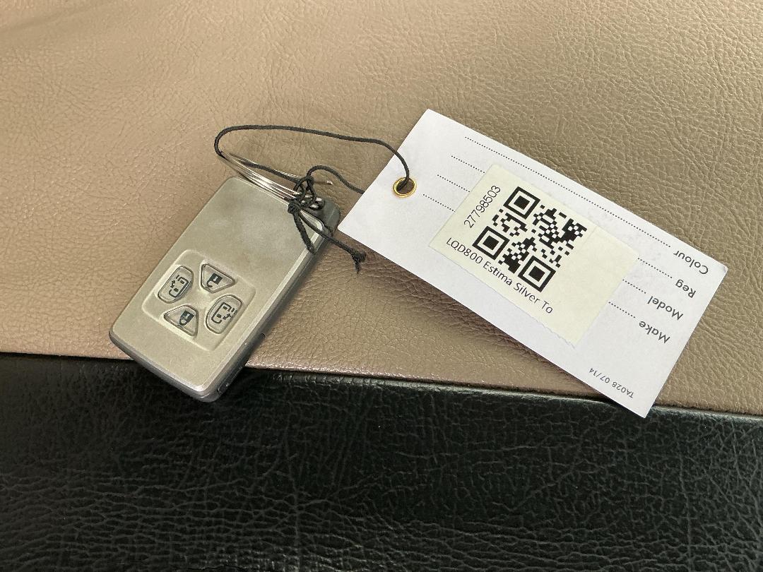 Photo '30' of Toyota Estima Hybrid Photo '30' of Toyota Estima Hybrid