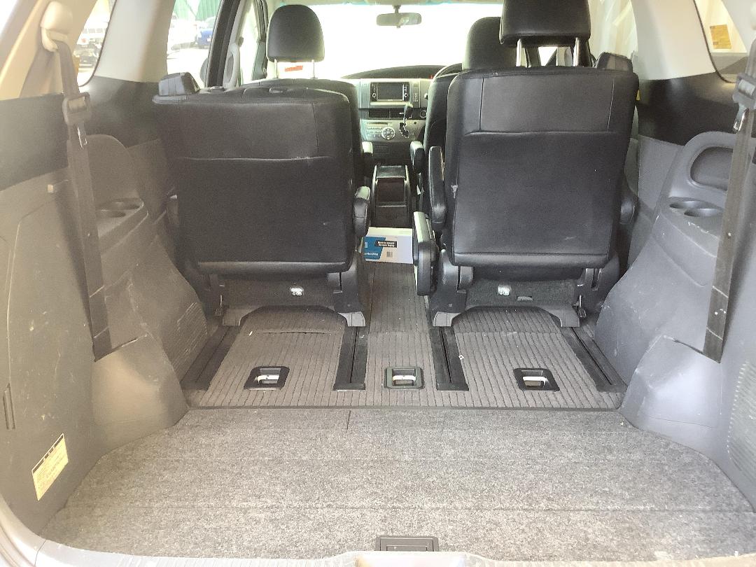 Photo '7' of Toyota Estima Photo '7' of Toyota Estima