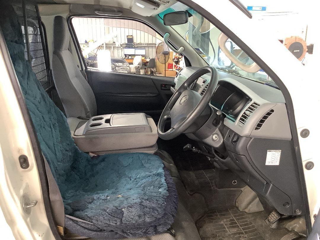 Photo '17' of Toyota Hiace