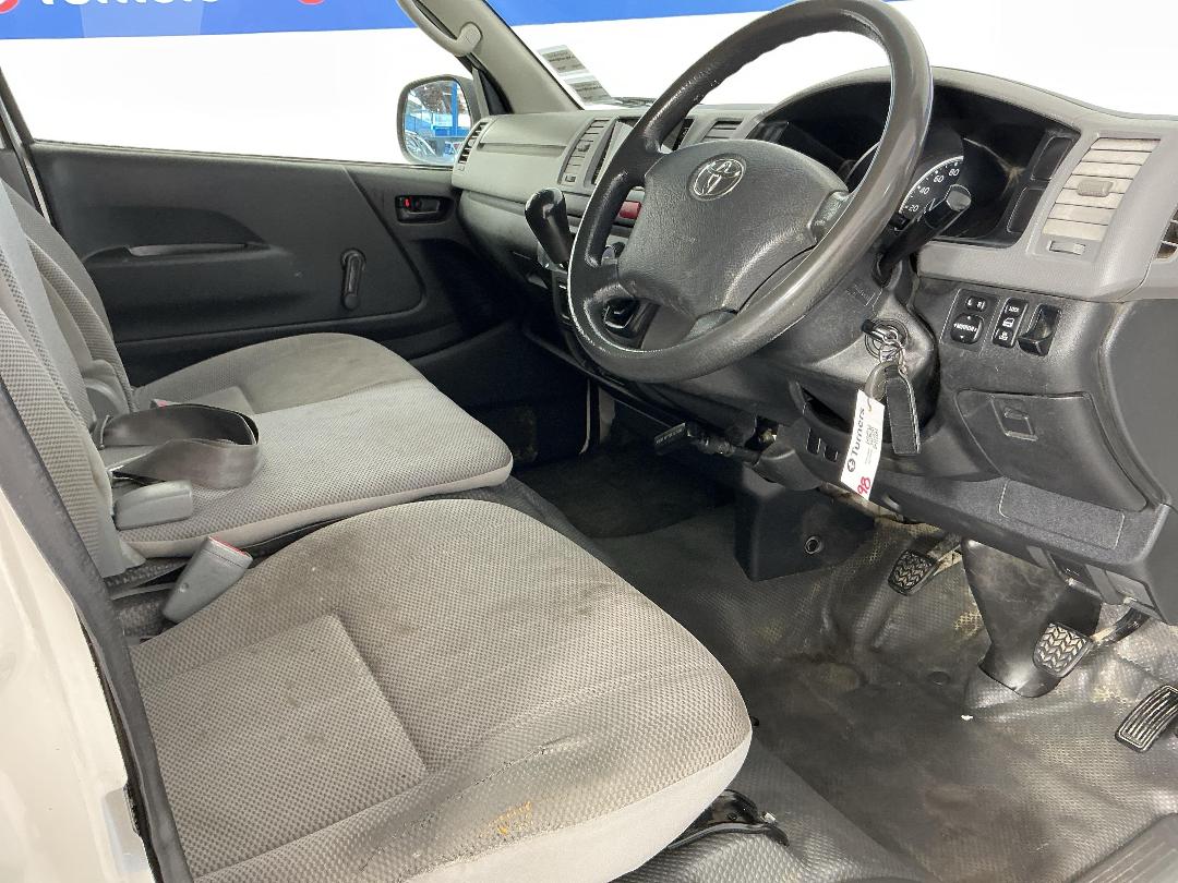 Photo '16' of Toyota Hiace