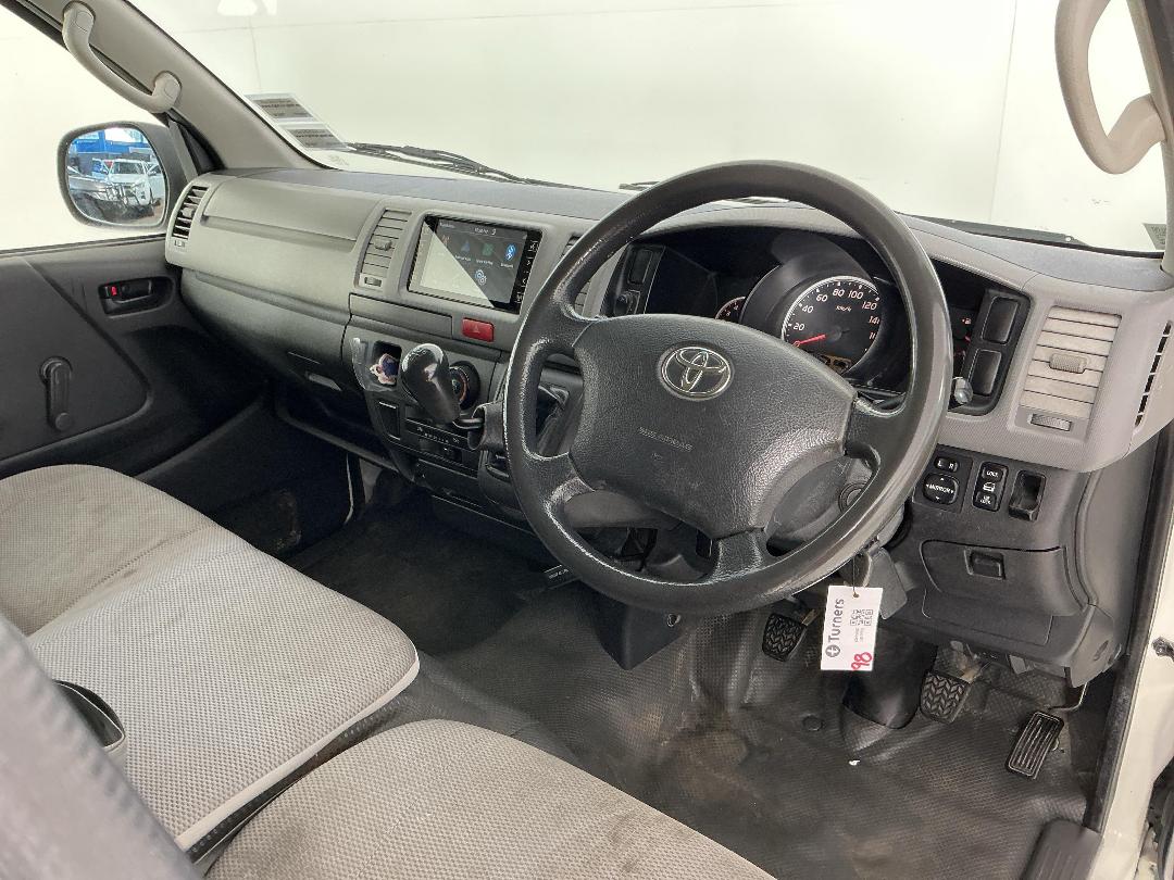 Photo '17' of Toyota Hiace