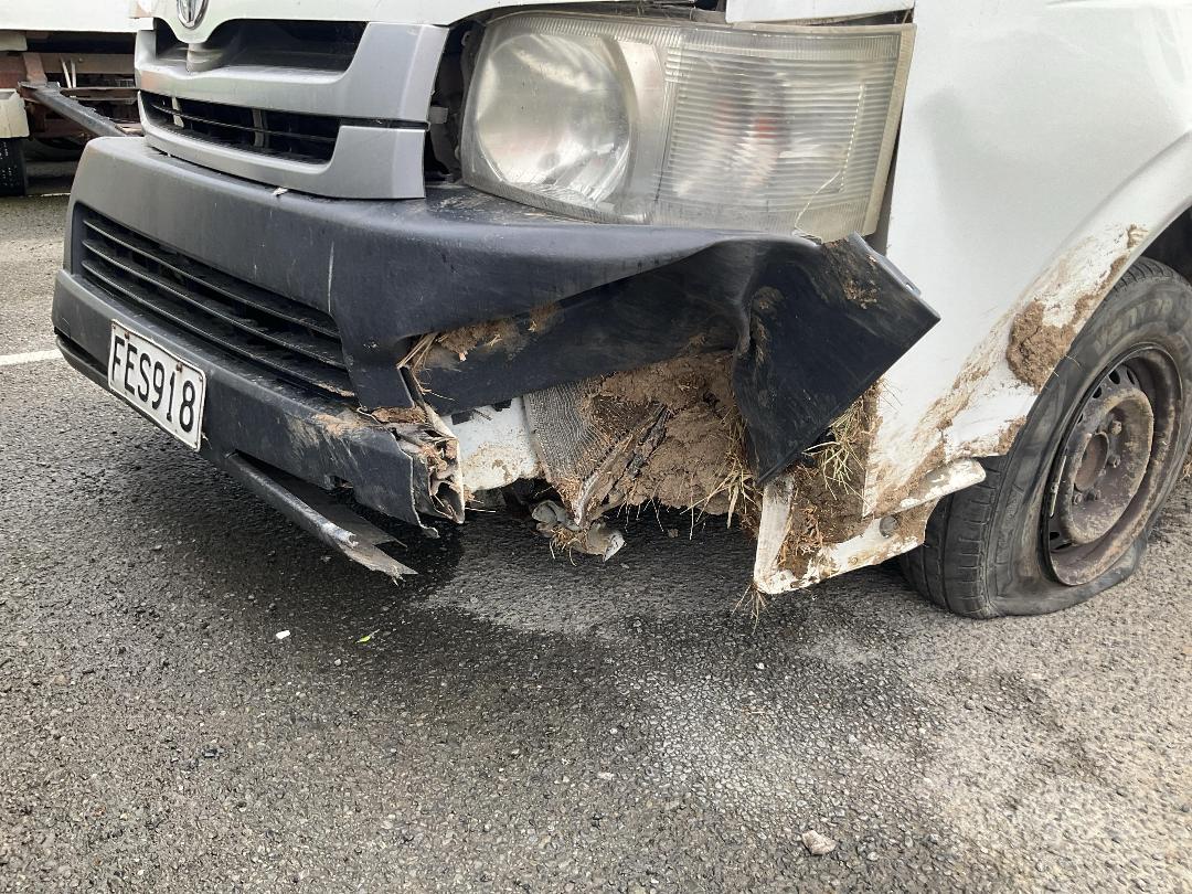 Photo '11' of Toyota Hiace 3.0DT ZX 4A 3 SEAT Van