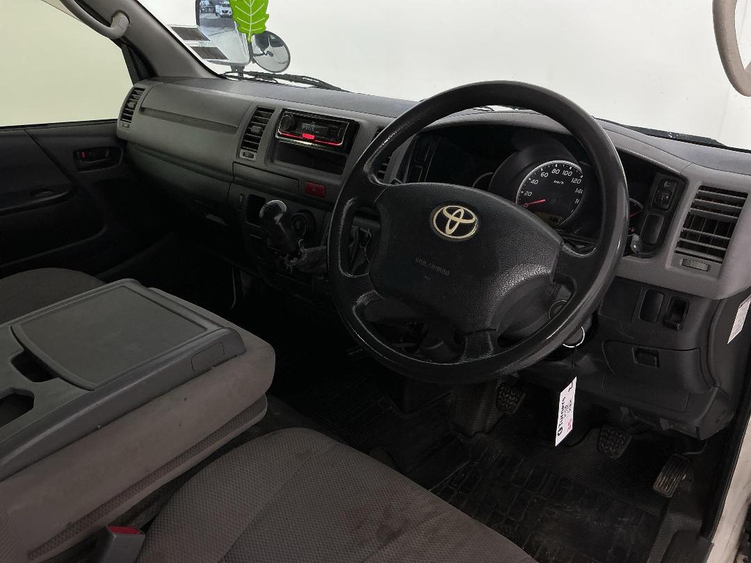 Photo '17' of Toyota Hiace Photo '17' of Toyota Hiace