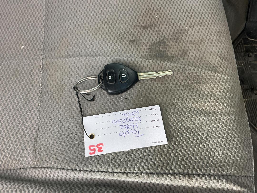 Photo '21' of Toyota Hiace Photo '21' of Toyota Hiace