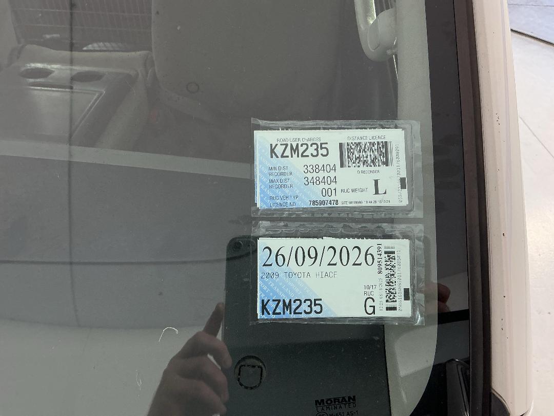 Photo '24' of Toyota Hiace Photo '24' of Toyota Hiace