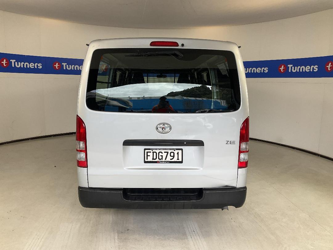 Photo '6' of Toyota Hiace