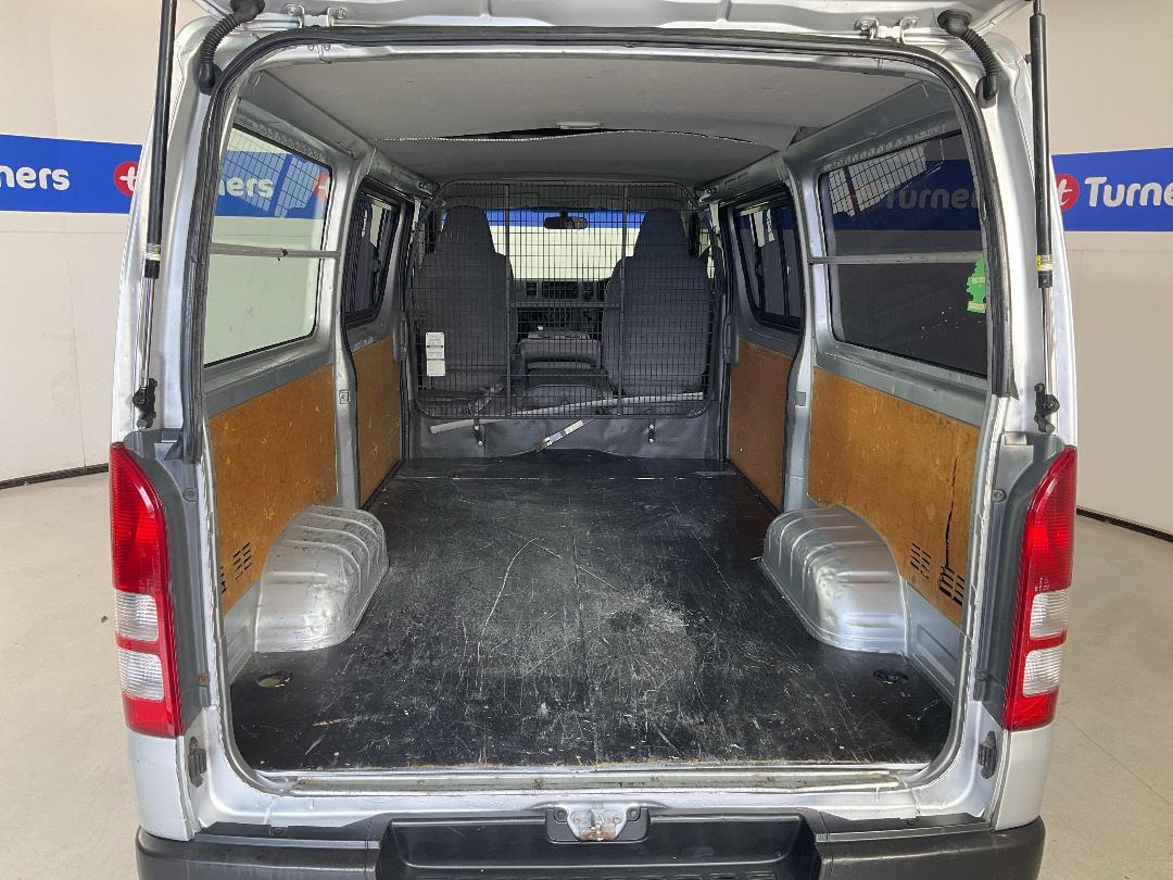 Photo '14' of Toyota Hiace