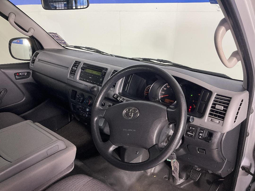 Photo '17' of Toyota Hiace