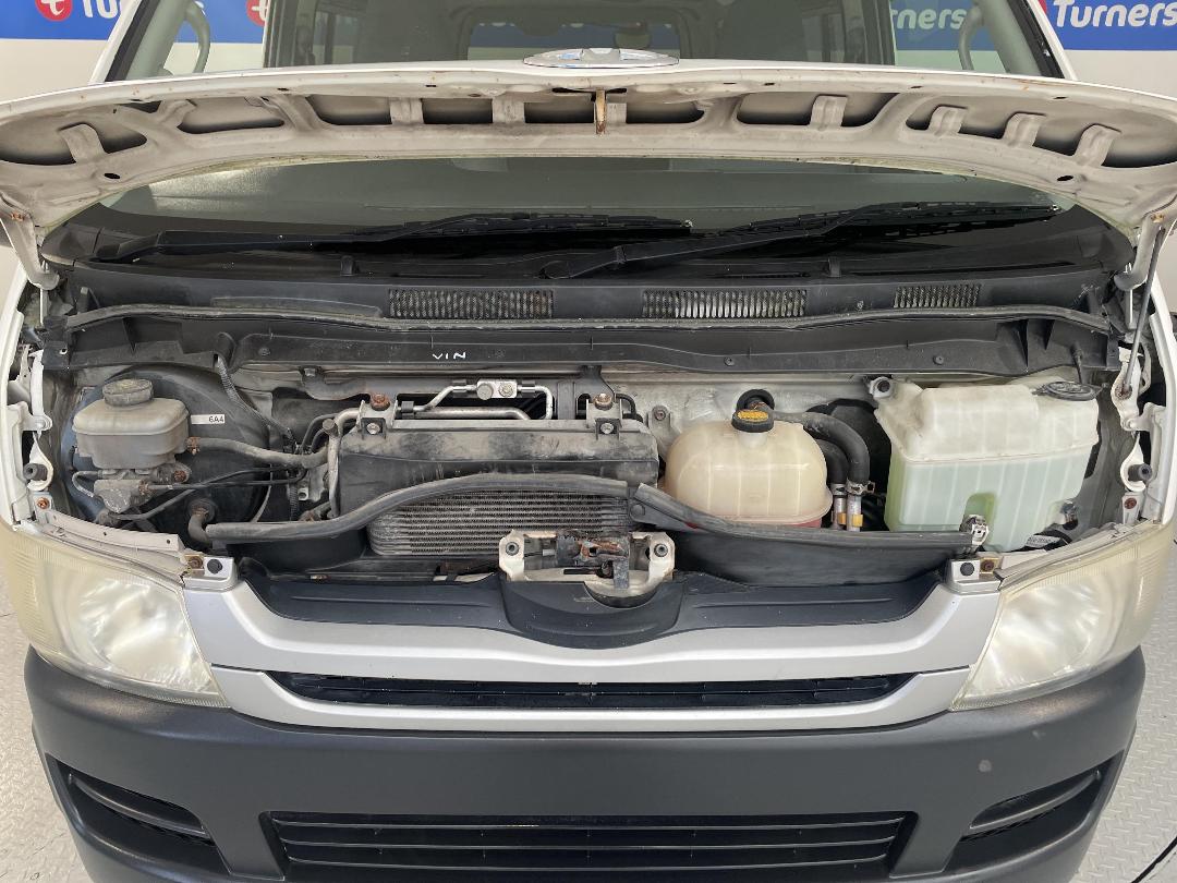 Photo '13' of Toyota Hiace