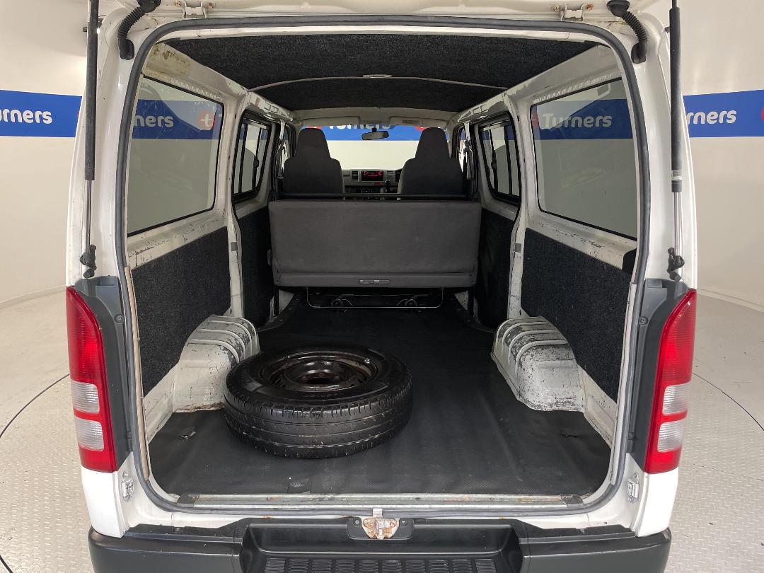 Photo '14' of Toyota Hiace