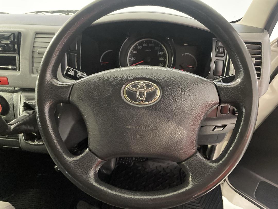 Photo '23' of Toyota Hiace