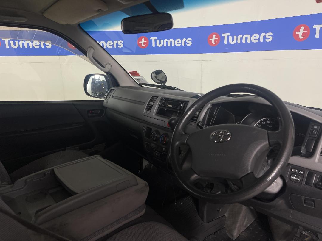 Photo '16' of Toyota Hiace Photo '16' of Toyota Hiace