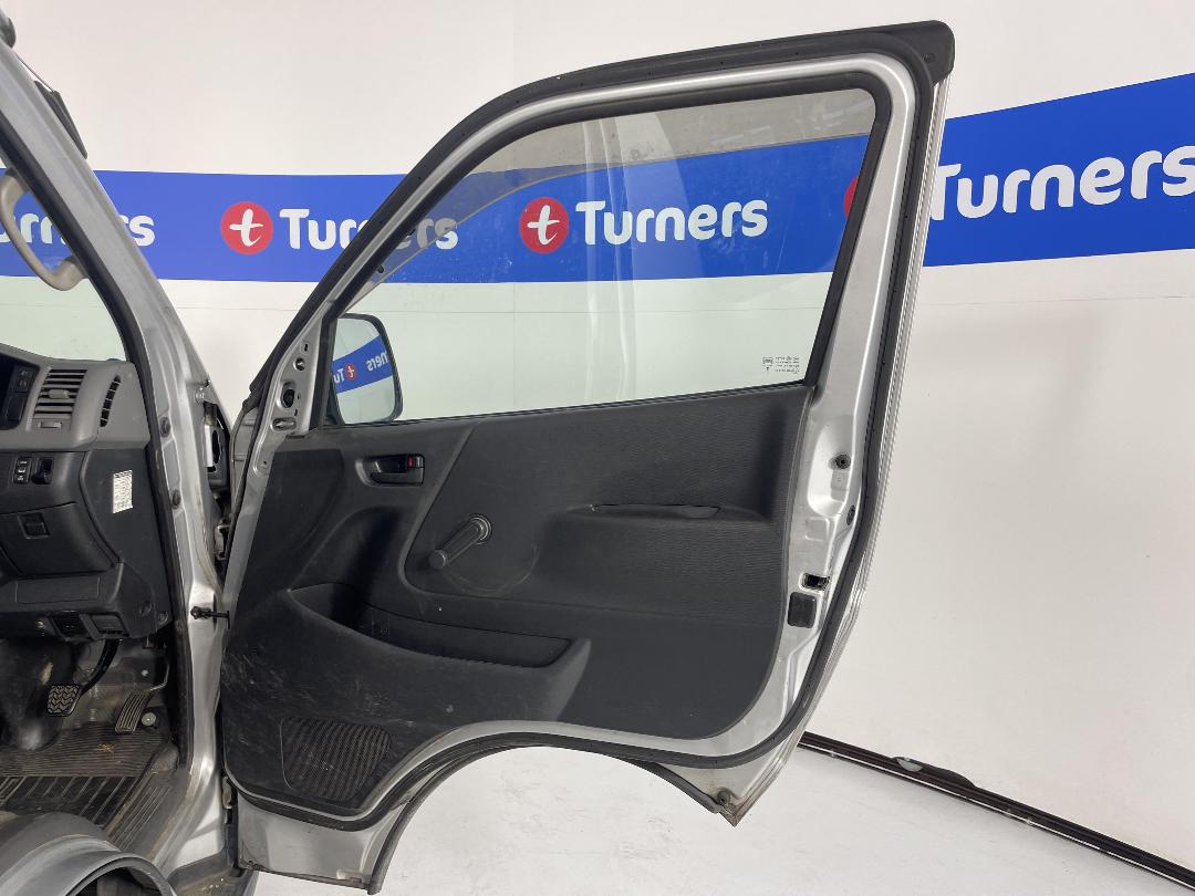 Photo '15' of Toyota Hiace