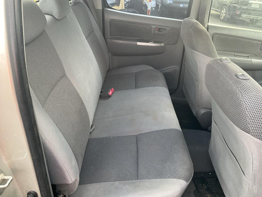 Photo '13' of Toyota Hilux TD SR5 DC