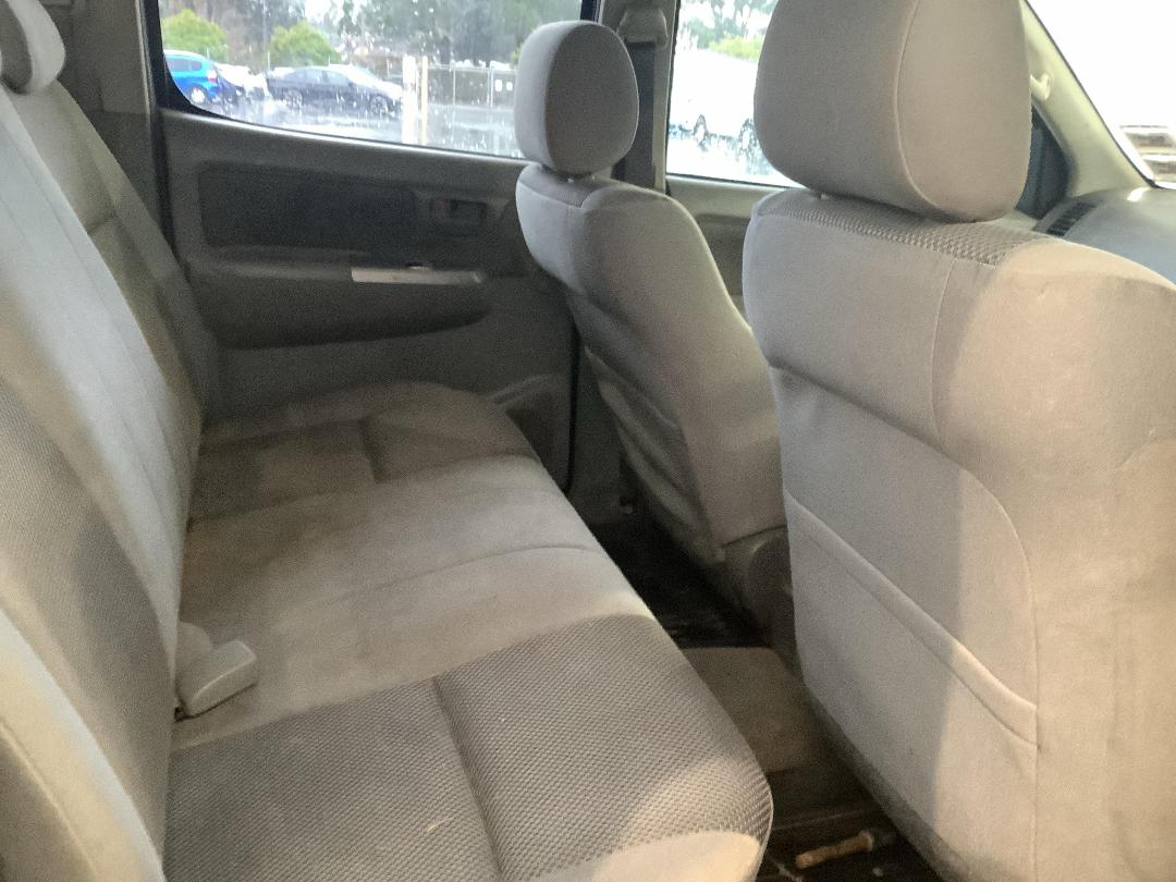 Photo '10' of Toyota Hilux TD SR5 DC