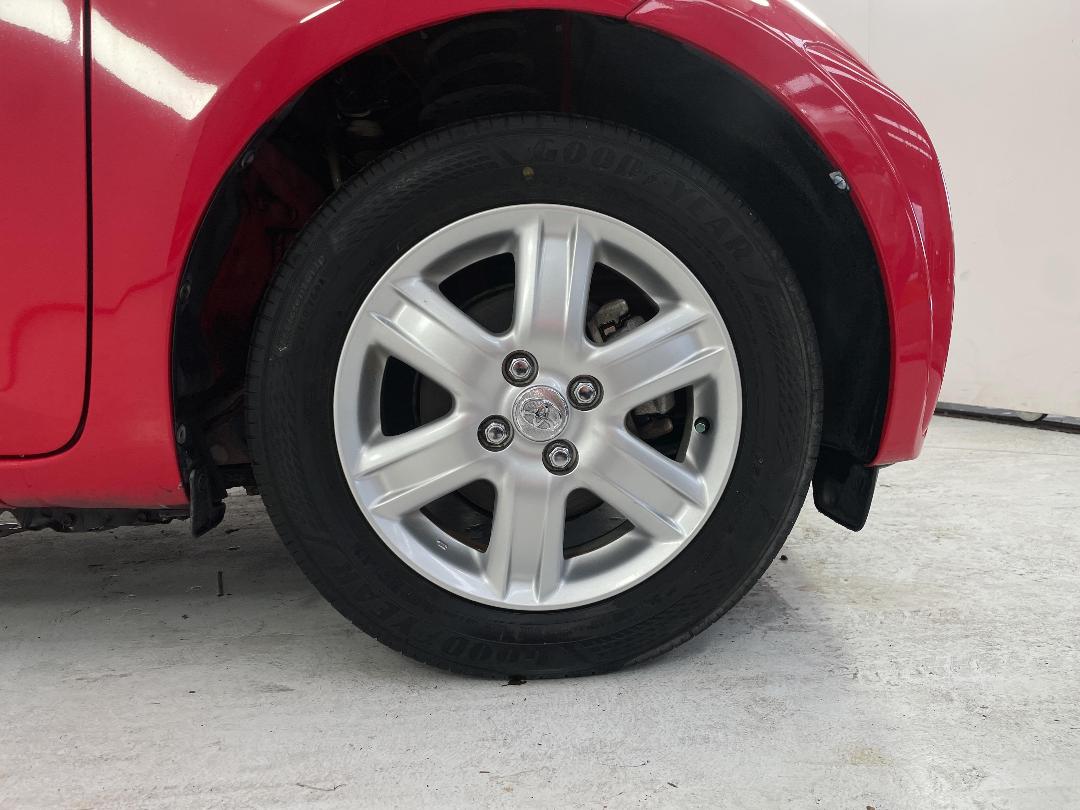 Photo '9' of Toyota IQ